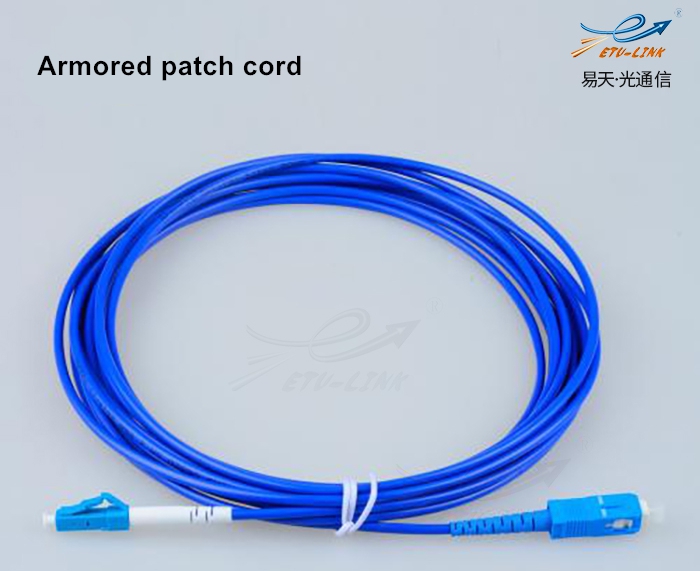 What are the advantages and uses of armored fiber optic patch cords?